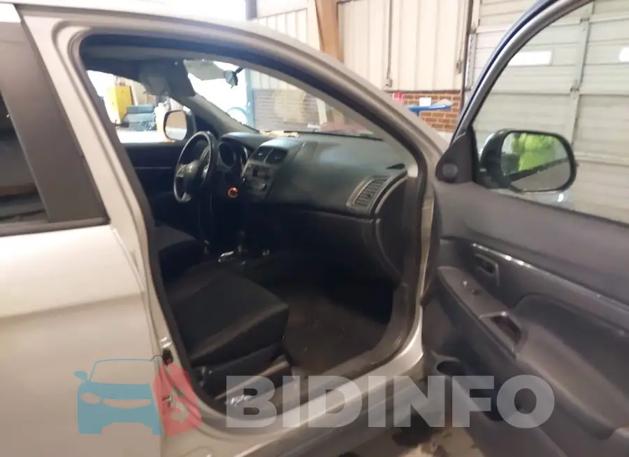 4A4AP3AU8FE004322 Photo# 5