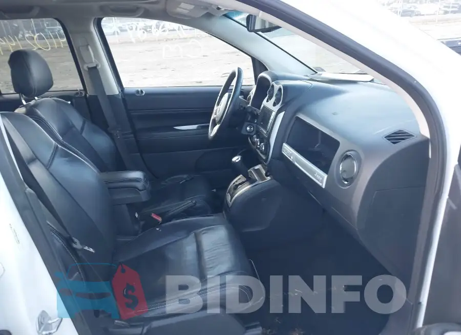 1C4NJDEB8HD109833 Photo# 5