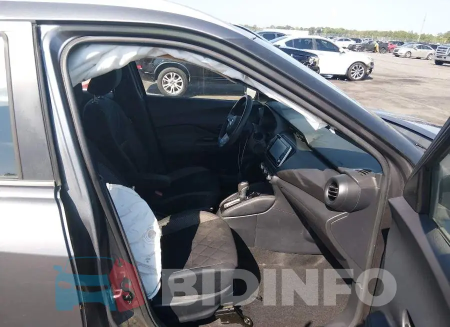 3N1CP5CU3KL517564 Photo# 5