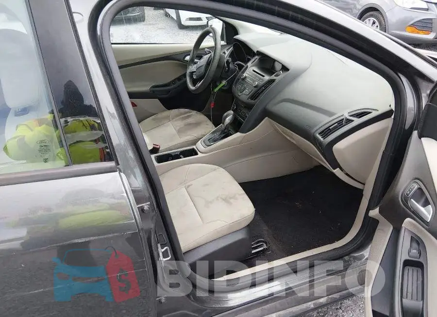 1FADP3F2XHL259618 Photo# 5