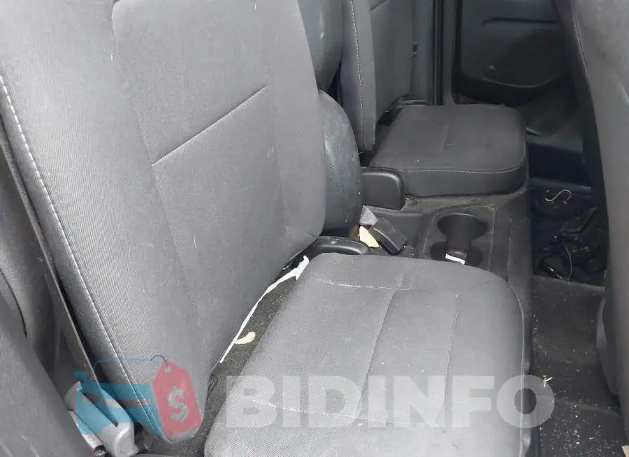 1GCHTCE38G1146584 Photo# 8