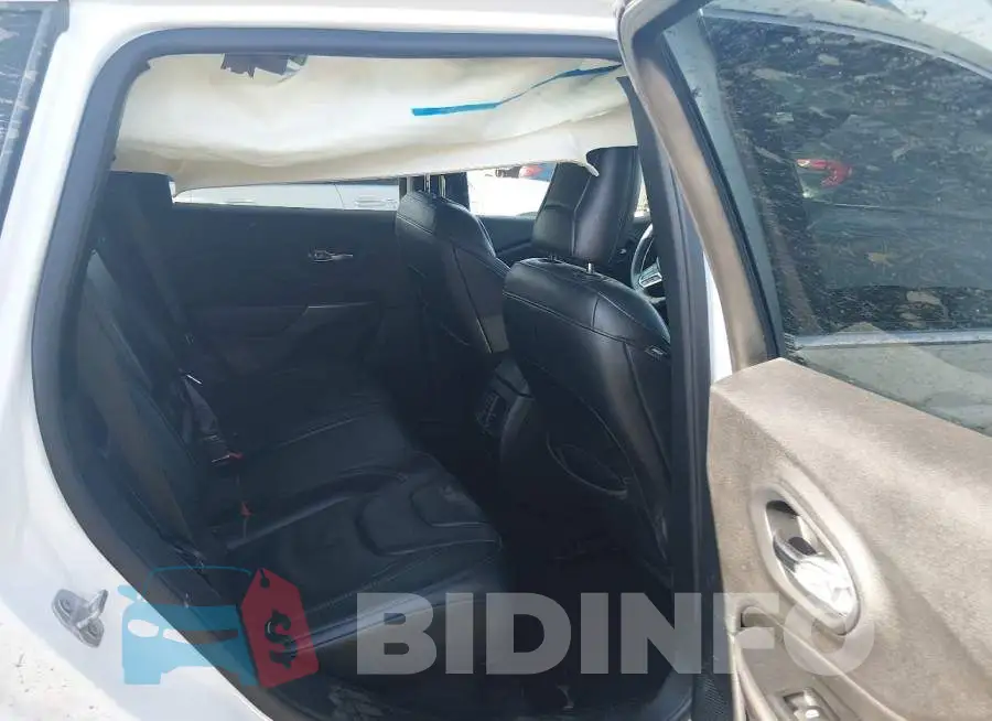1C4PJLDB2KD419472 Photo# 8