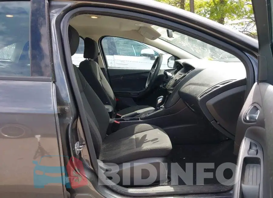 1FADP3F22GL240494 Photo# 5