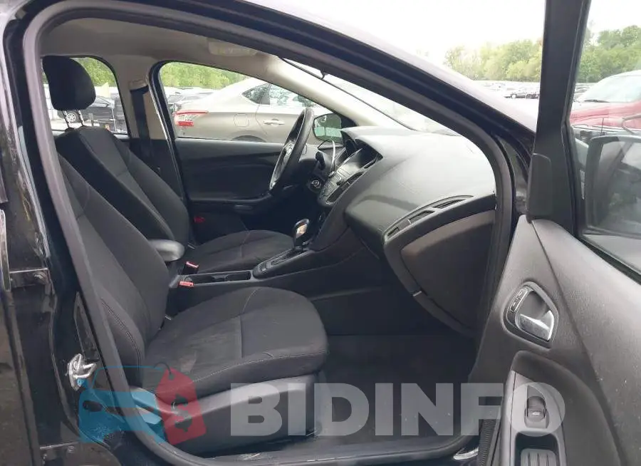 1FADP3F22JL301110 Photo# 5