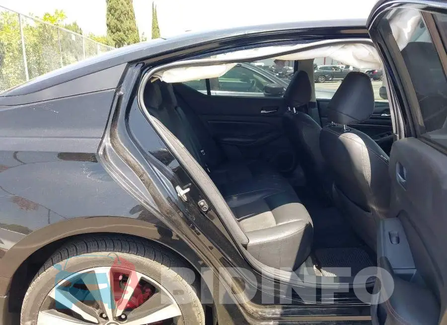 1N4BL4CW0LC152165 Photo# 8