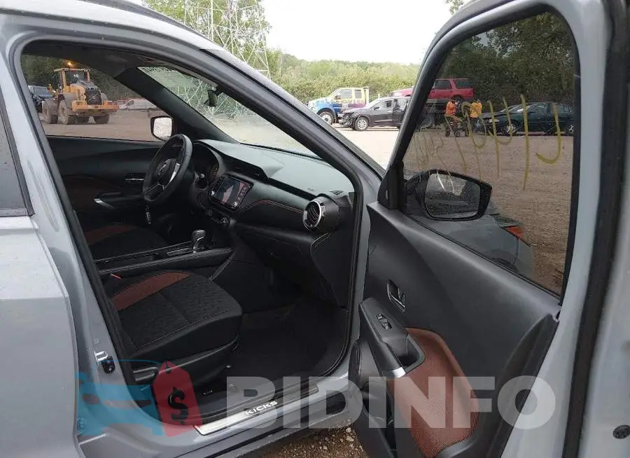 3N1CP5DV4NL515236 Photo# 5