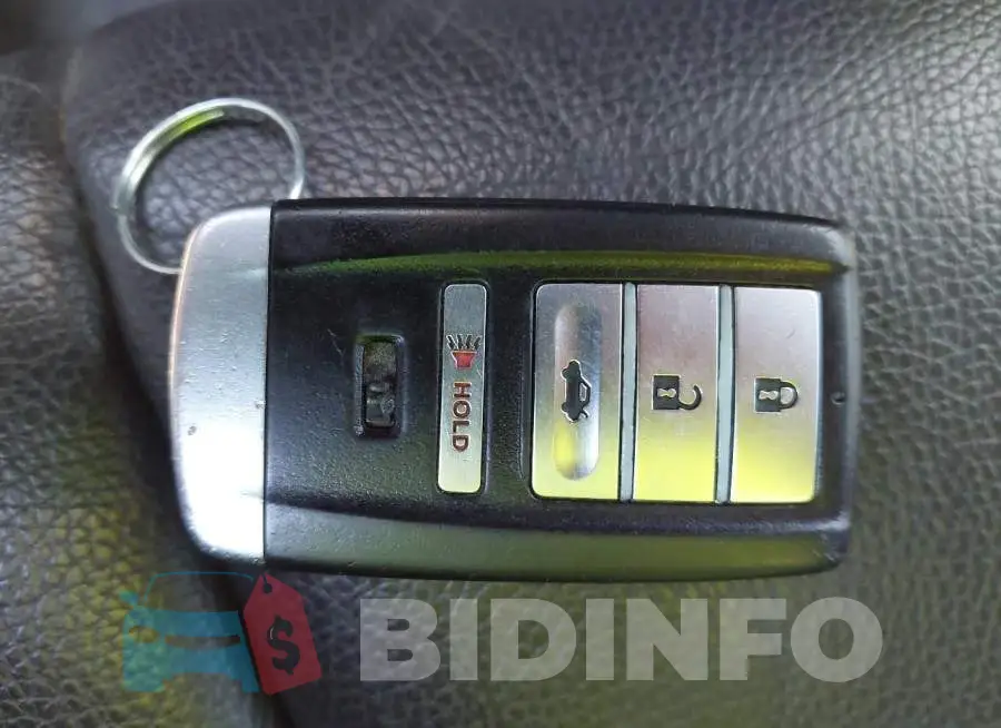 19UUB1F34JA006173 Photo# 11