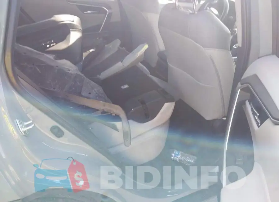2T3C1RFVXPW256721 Photo# 8