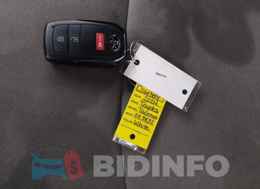 3TYLB5JN7RT003832 Photo# 11