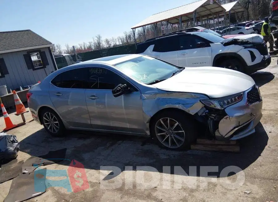 19UUB1F52JA003516 Photo# 13