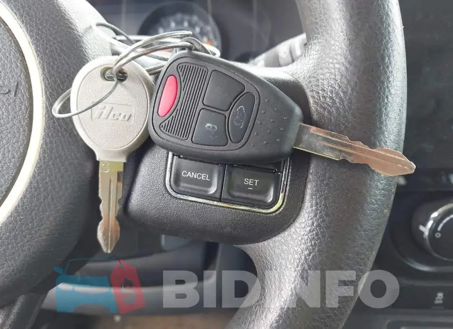 1C4NJPBB5GD622980 Photo# 11