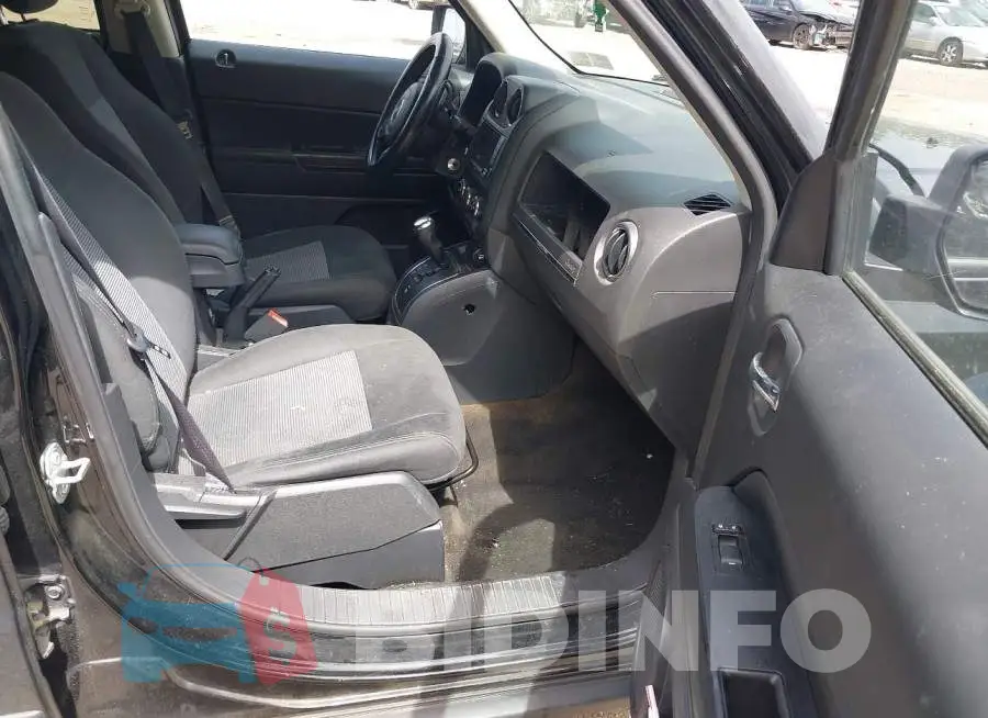 1C4NJRFB2GD657501 Photo# 5