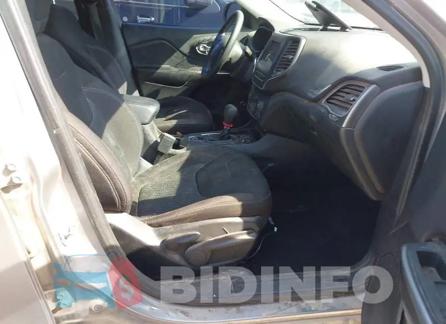 1C4PJLCB6KD171812 Photo# 5