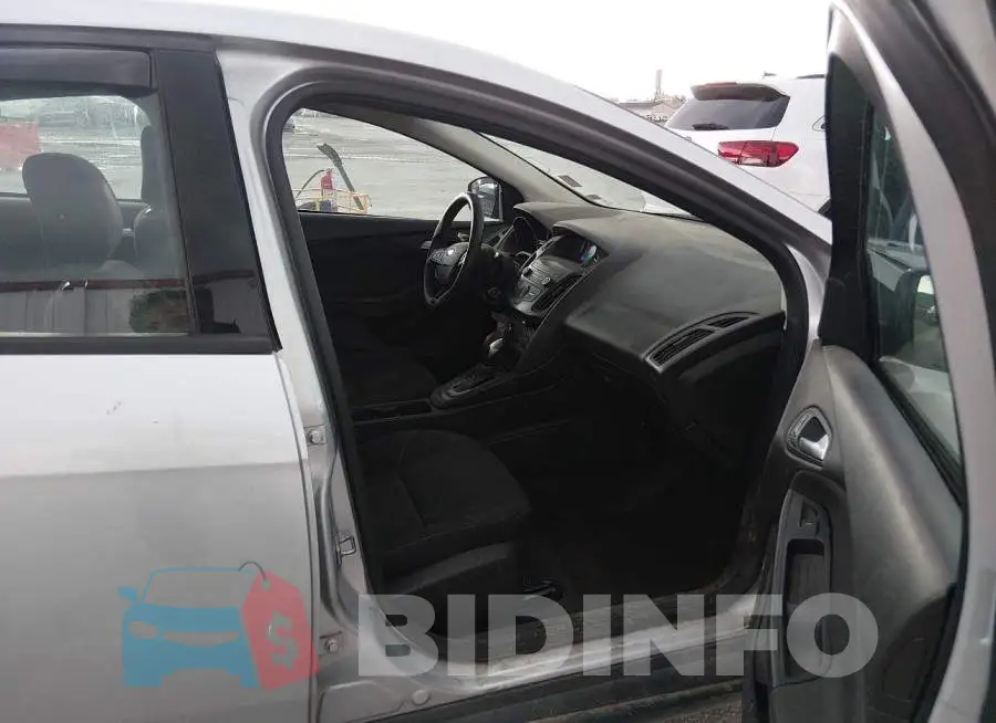 1FADP3F21JL274918 Photo# 5