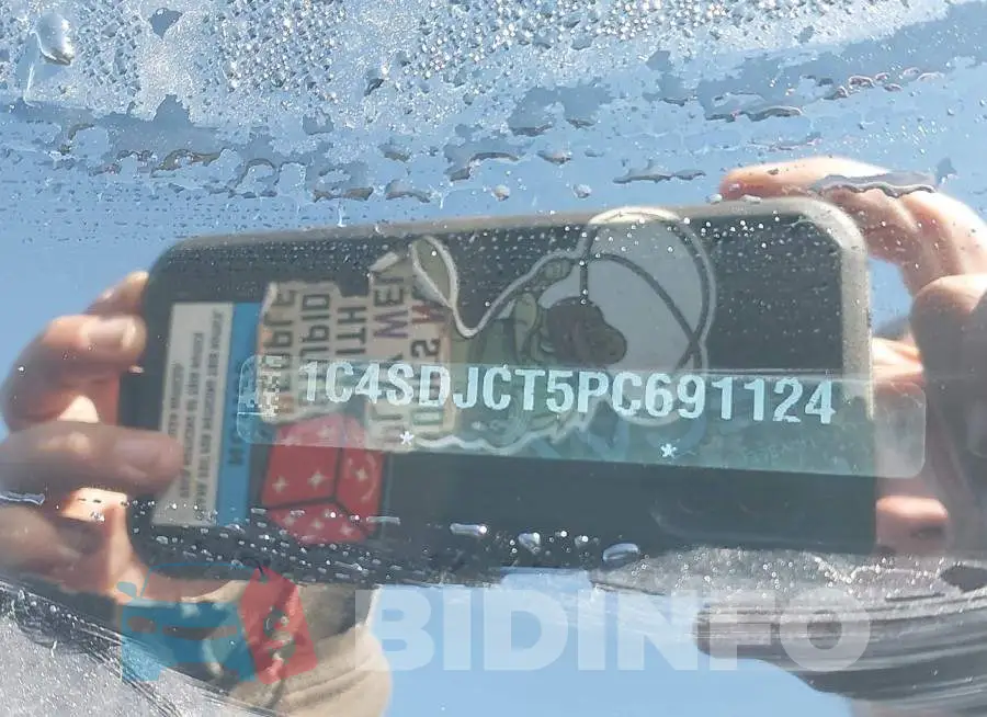 1C4SDJCT5PC691124 Photo# 17