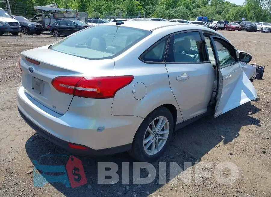 1FADP3F24JL242237 Photo# 4