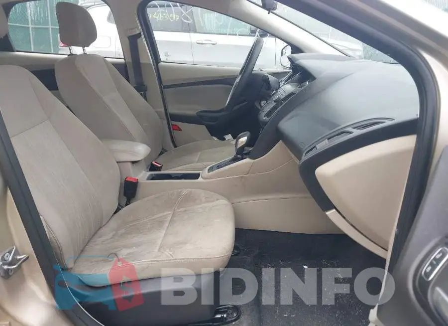 1FADP3FE8JL245930 Photo# 5