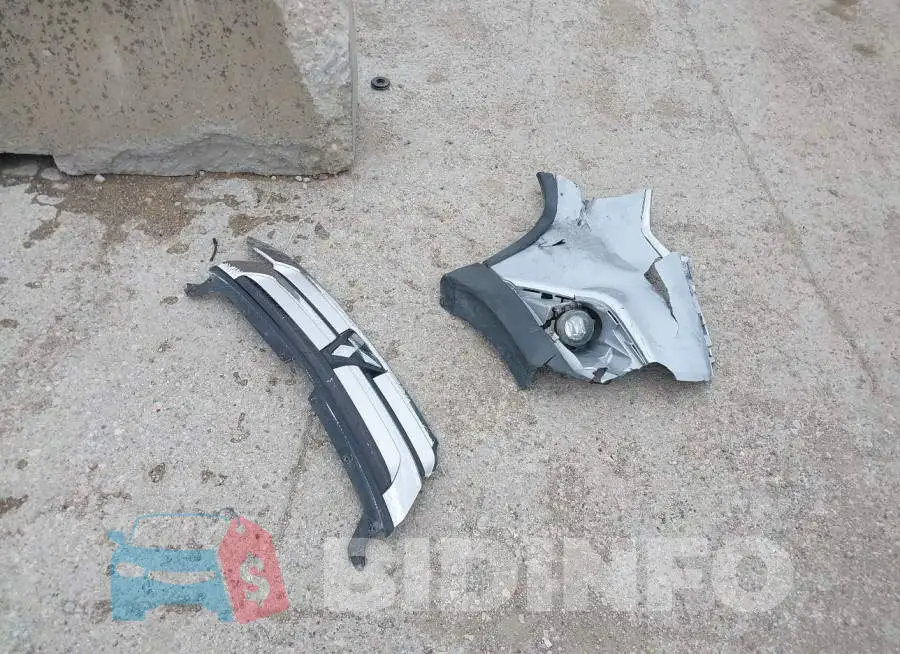 JA4AD3A39GZ018953 Photo# 12