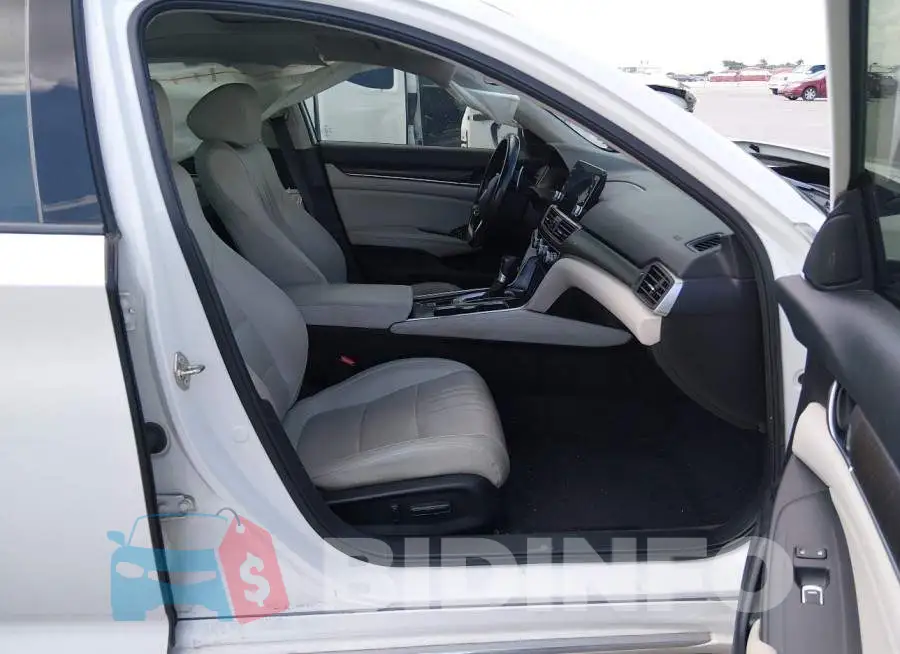 1HGCV1F92JA161067 Photo# 5