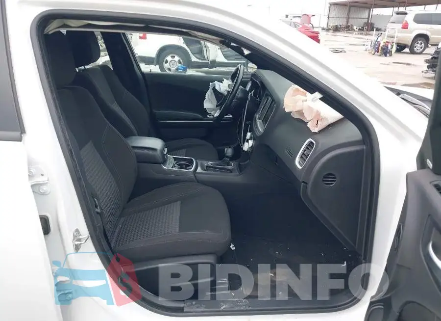 2C3CDXBG8PH687825 Photo# 5