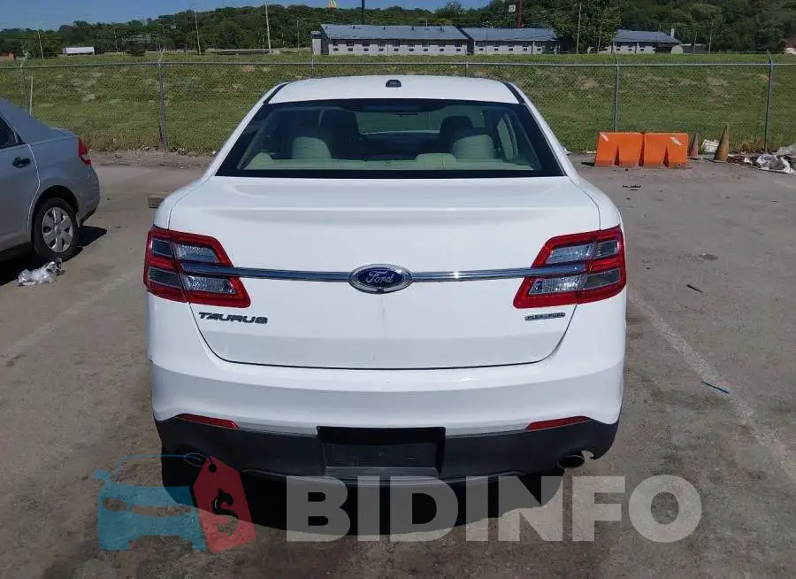 1FAHP2D82GG111716 Photo# 16