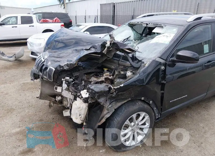 1C4PJLCB4MD125706 Photo# 18