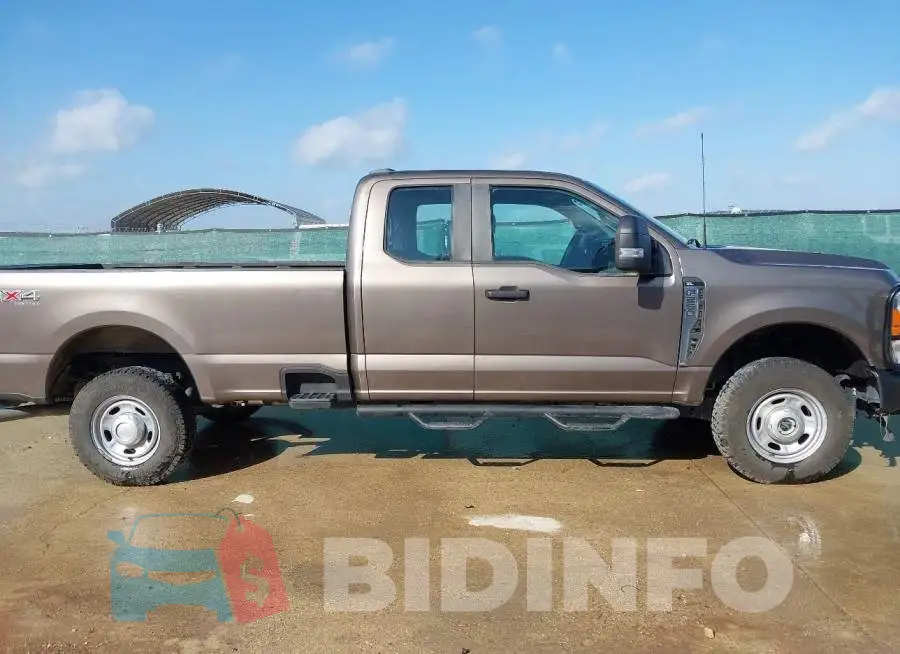 1FT7X2BA1PED77946 Photo# 16
