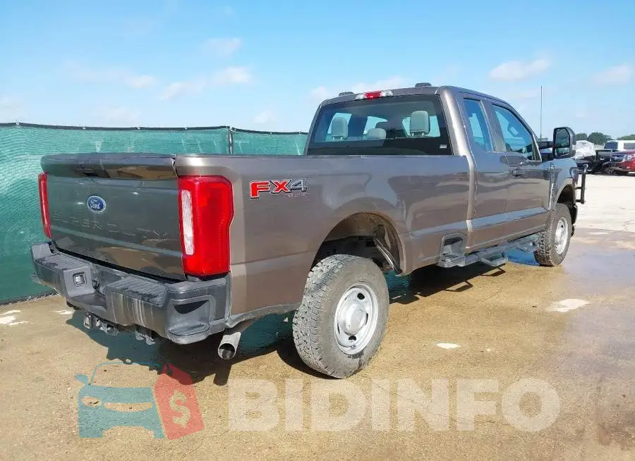 1FT7X2BA1PED77946 Photo# 4