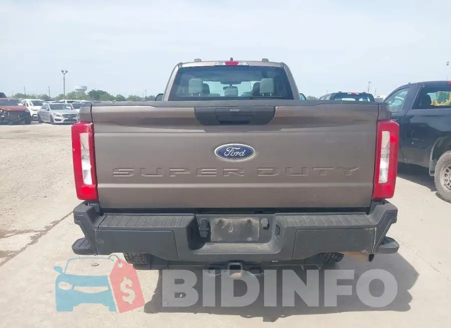 1FT7X2BAXPED78352 Photo# 16