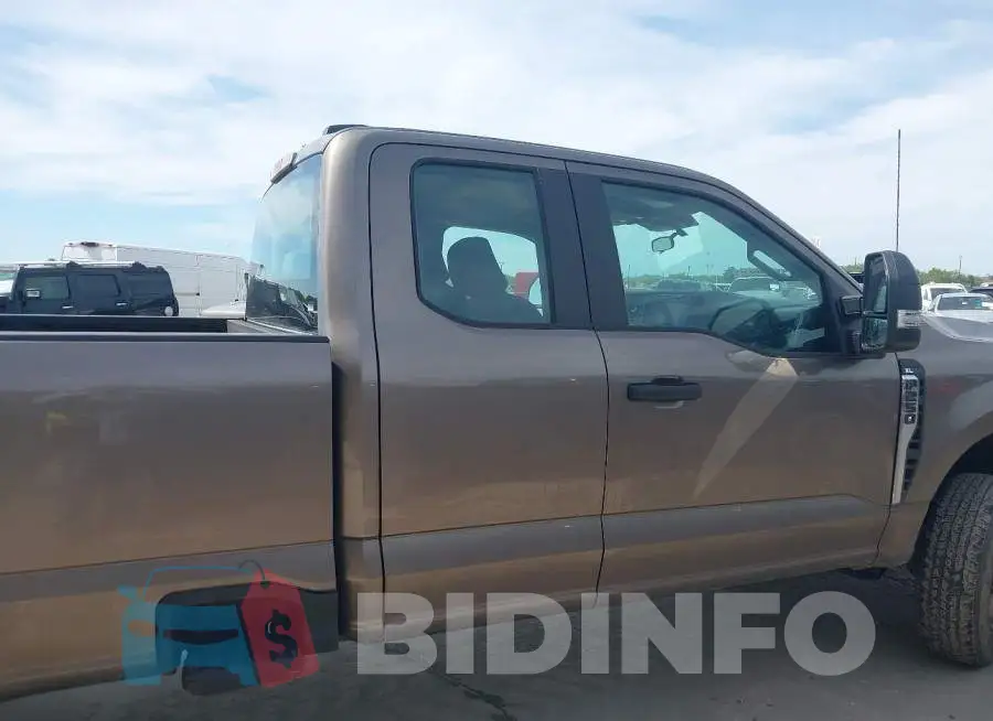 1FT7X2BAXPED78352 Photo# 13