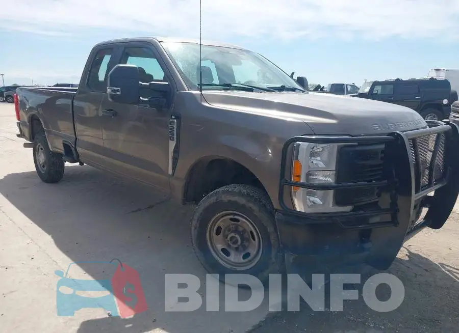 1FT7X2BAXPED78352 Photo# 1