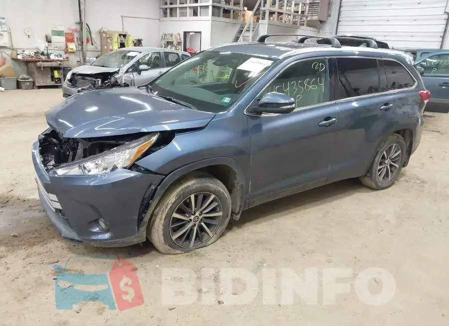 5TDJZRFH4JS801895 Photo# 2