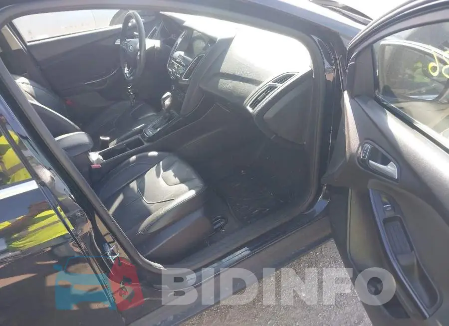 1FADP3N29JL239643 Photo# 5