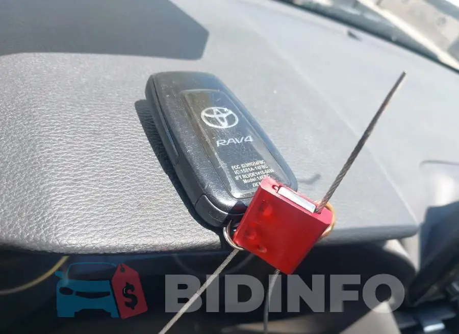 2T3C1RFV1MW183184 Photo# 11