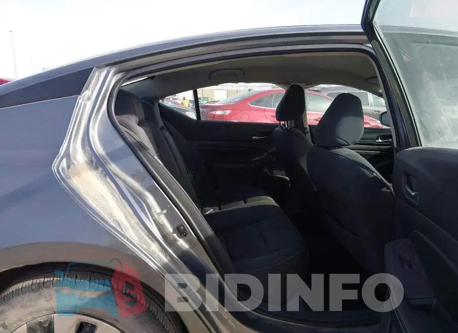 1N4BL4BV3KC120608 Photo# 8