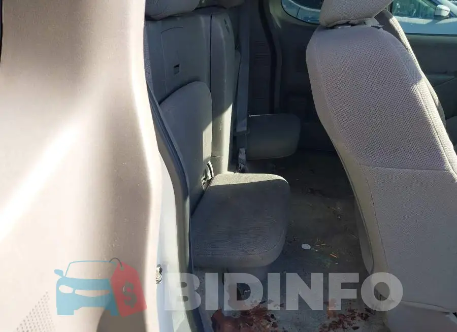 1N6BD0CT8JN755188 Photo# 8