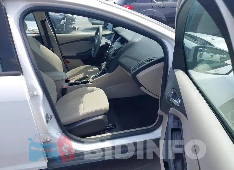 1FADP3F20JL262565 Photo# 5