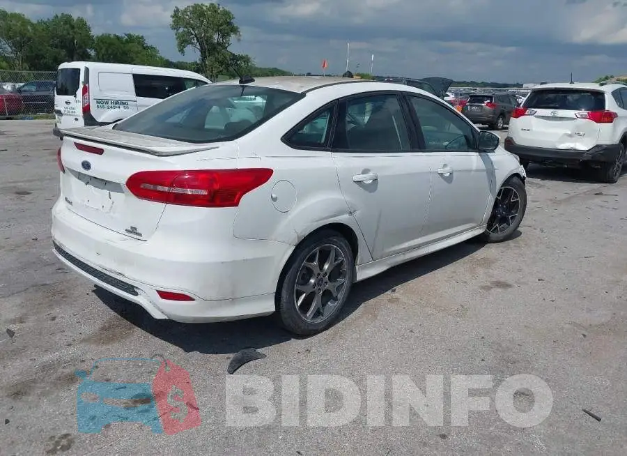 1FADP3F22GL301374 Photo# 4
