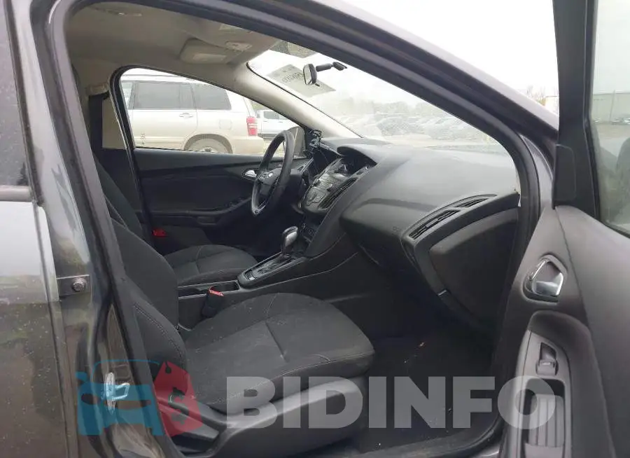 1FADP3F26JL328164 Photo# 5
