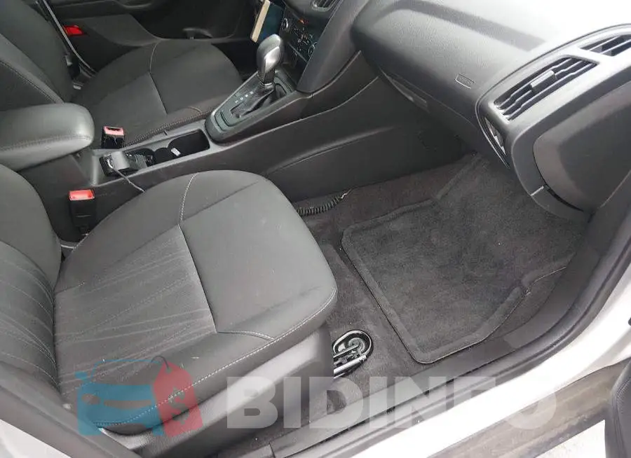 1FADP3F24JL328292 Photo# 5
