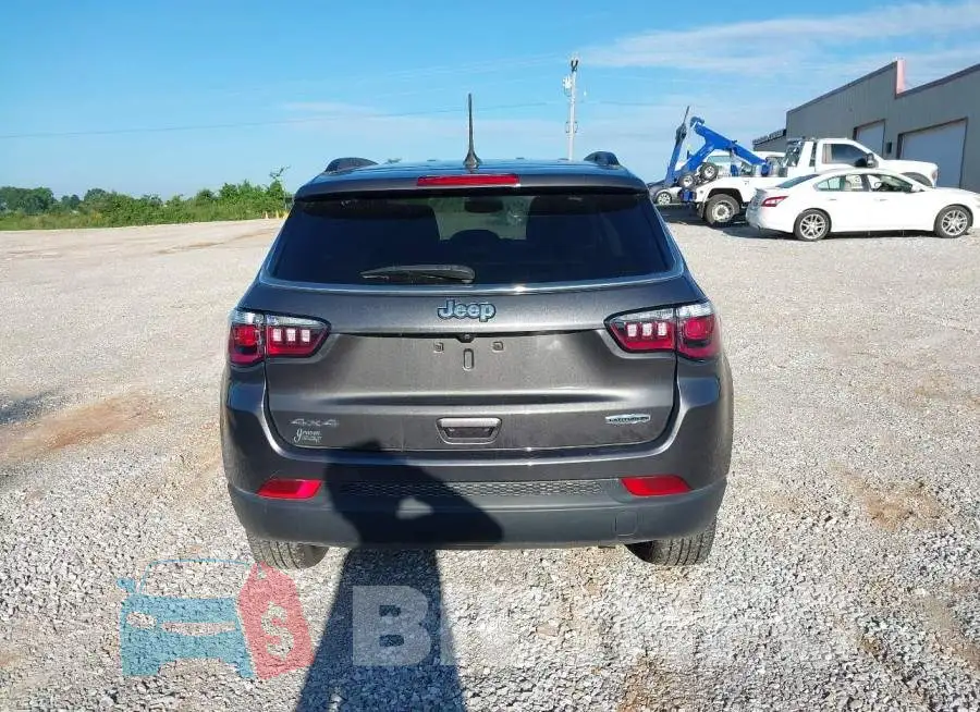3C4NJDFB5NT221686 Photo# 16