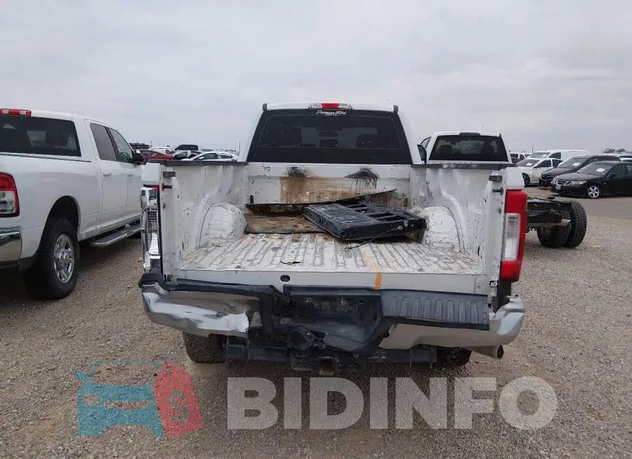 1FT7X2B60JEB35491 Photo# 16