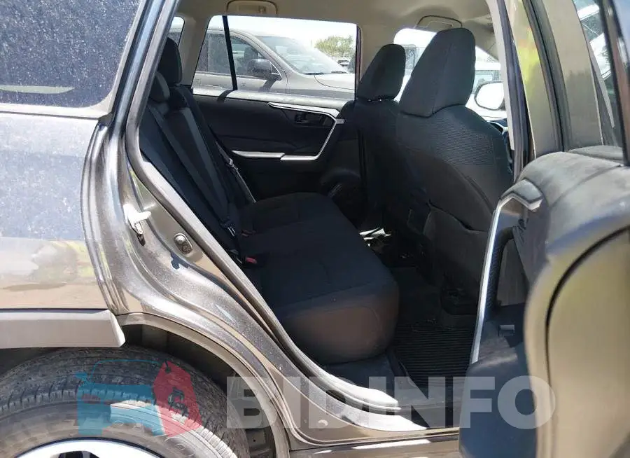 2T3G1RFV8LC120942 Photo# 8