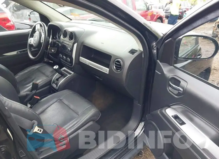 1C4NJDEBXGD730117 Photo# 5