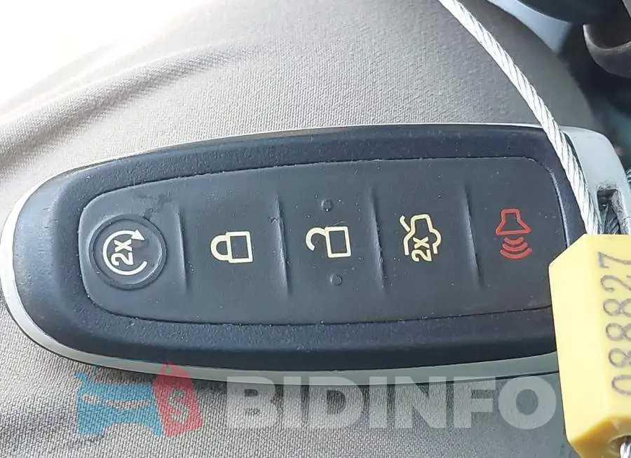 1FMCU0J98GUA91743 Photo# 11