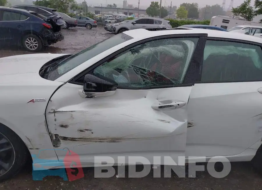 19UUB6F57RA002113 Photo# 6