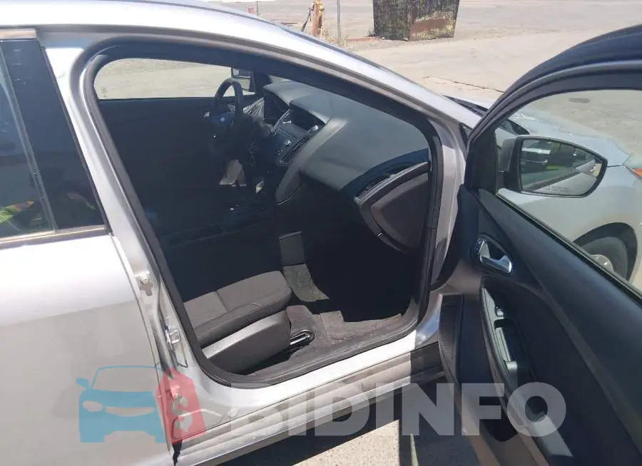1FADP3F23JL328607 Photo# 5