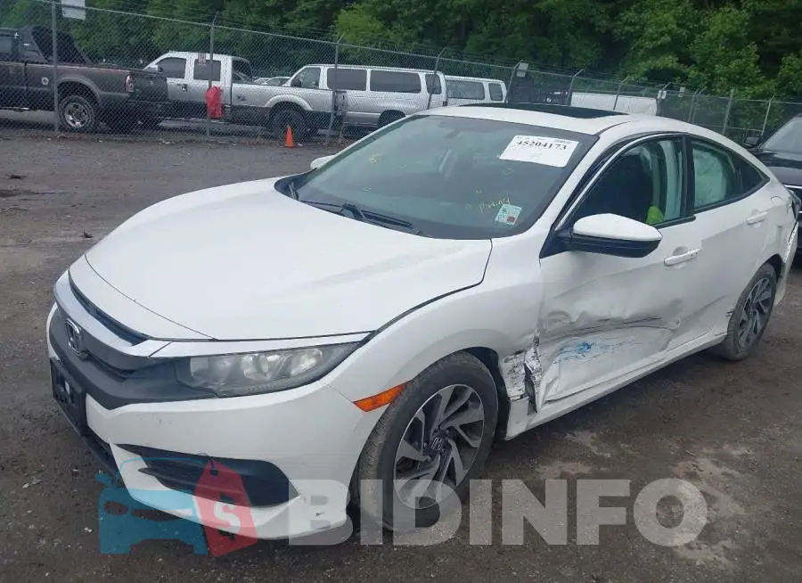 19XFC2F72JE207452 Photo# 2