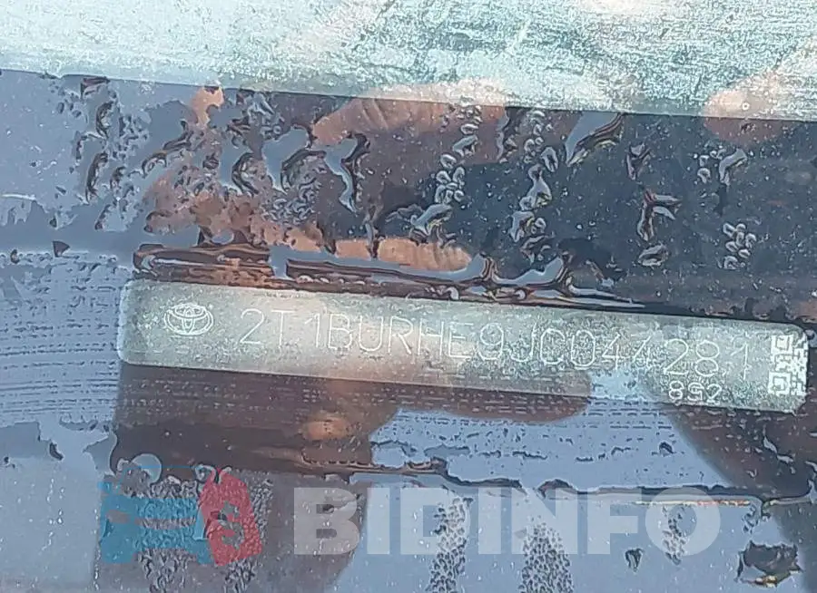 2T1BURHE9JC044281 Photo# 17