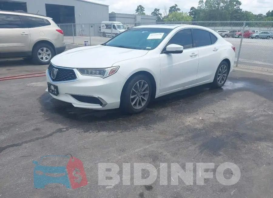 19UUB1F56JA007908 Photo# 2